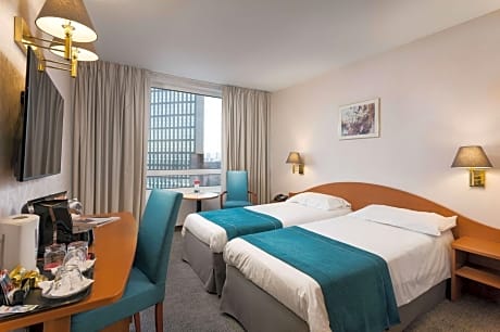 BUSINESS TWIN ROOM WITH TWO TWIN BEDS,  NON-SMOKING