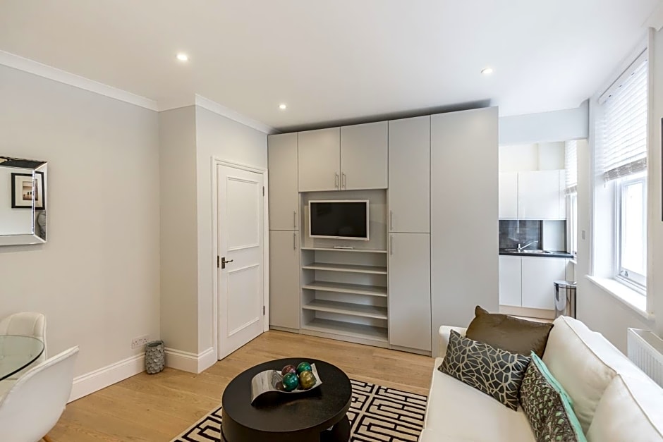 Photo 1 of 11 of High Street Kensington Apartment