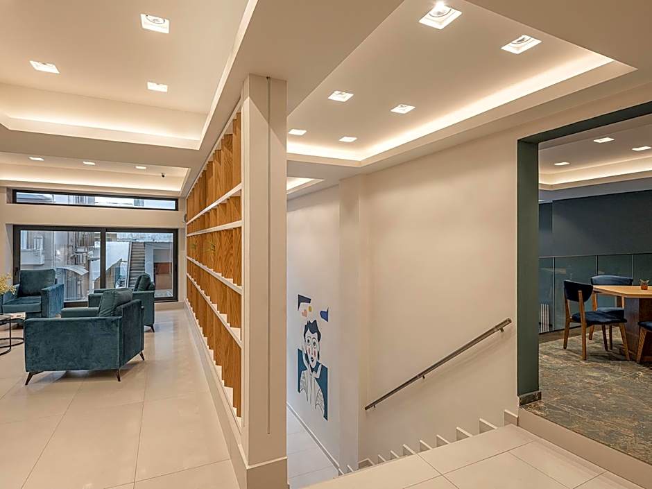 Miss Marrone City Hotel