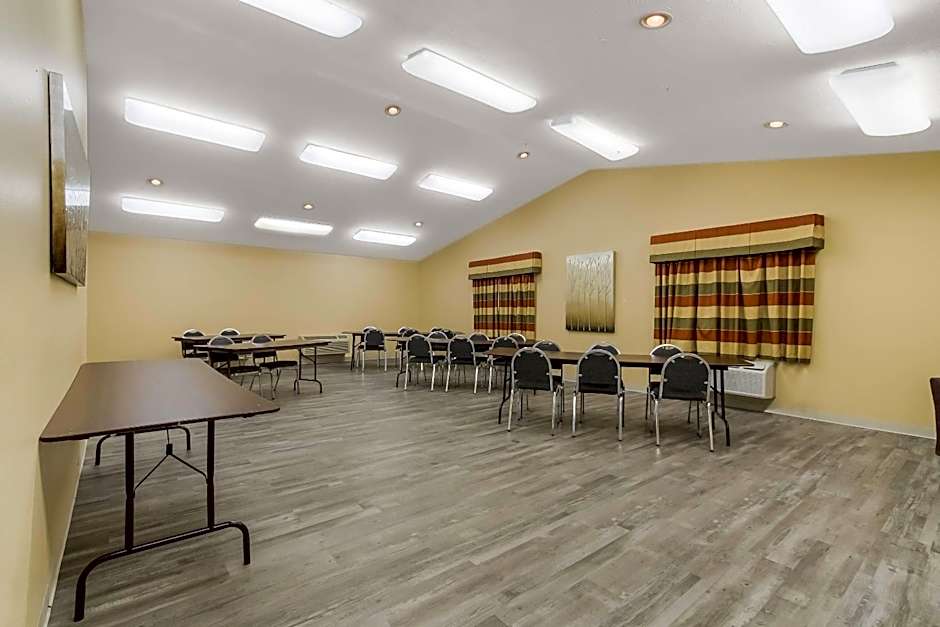 Econo Lodge Inn & Suites Yankton