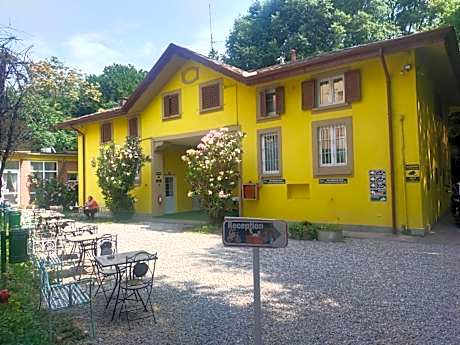 New Generation Hostel Como Lake