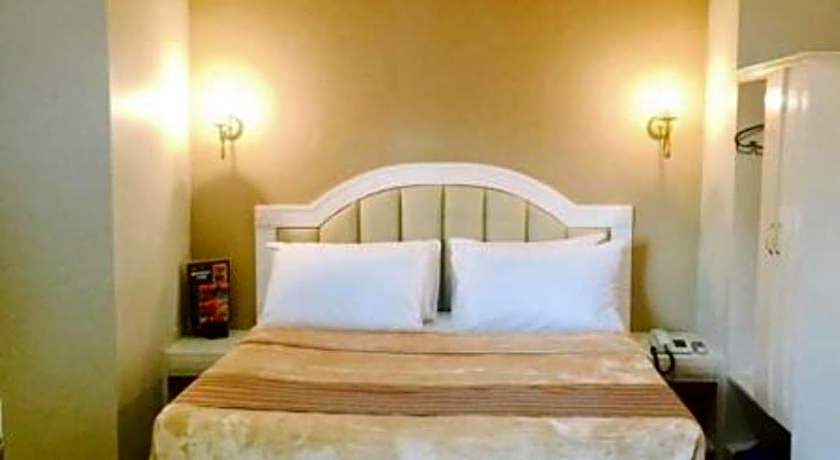 Urban Travellers Hotel