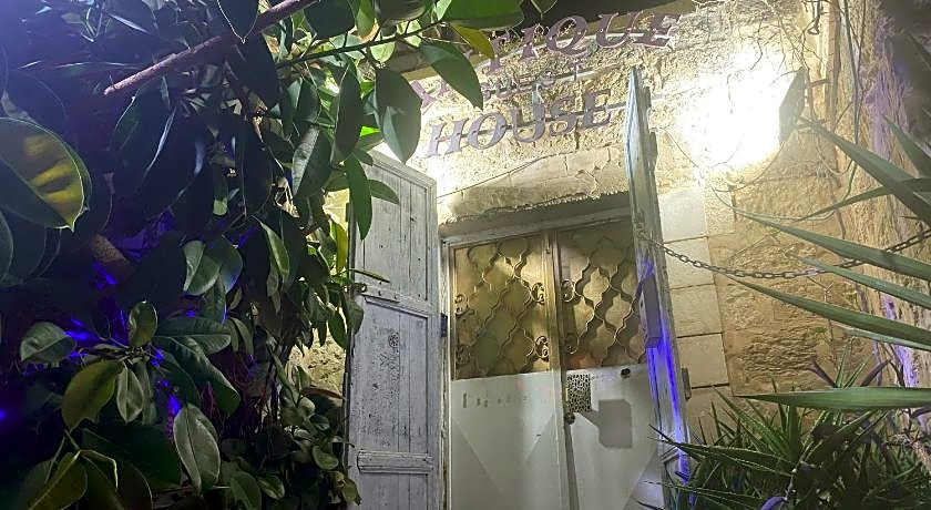 Antique guest house