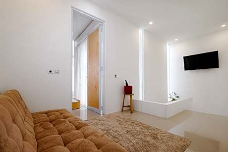 Junior Suite with Pool Access