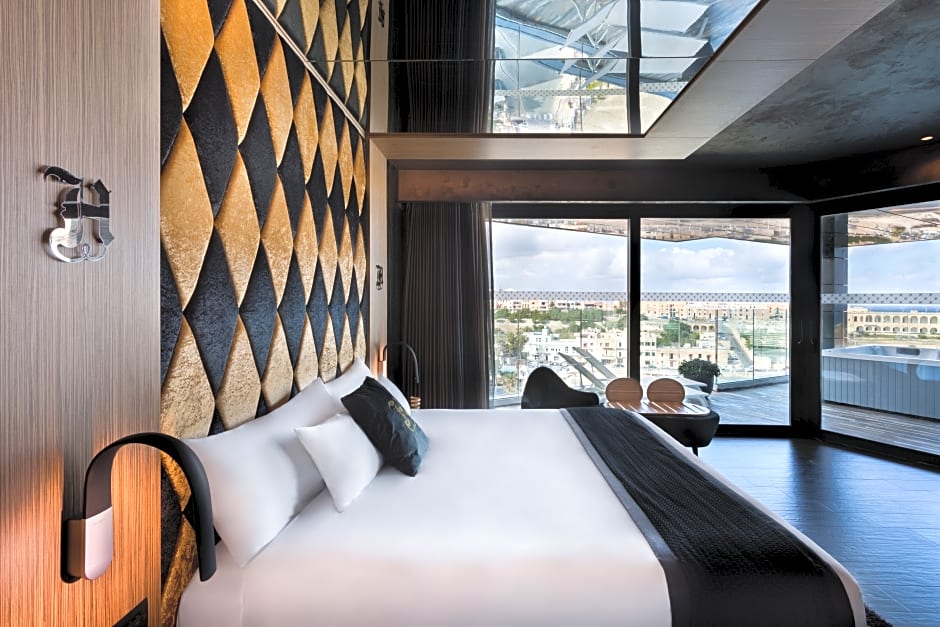 Photo 1 of 5 of Signature Suite, Corner