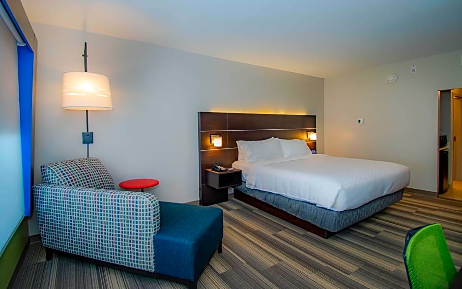 Holiday Inn Express and Suites Tonawanda Buffalo Area