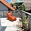 Spacious Studio Room Close to Cafe and Beach
