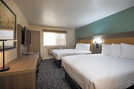 Quadruple Room with Two Queen Beds - Non Smoking/Interior Hall