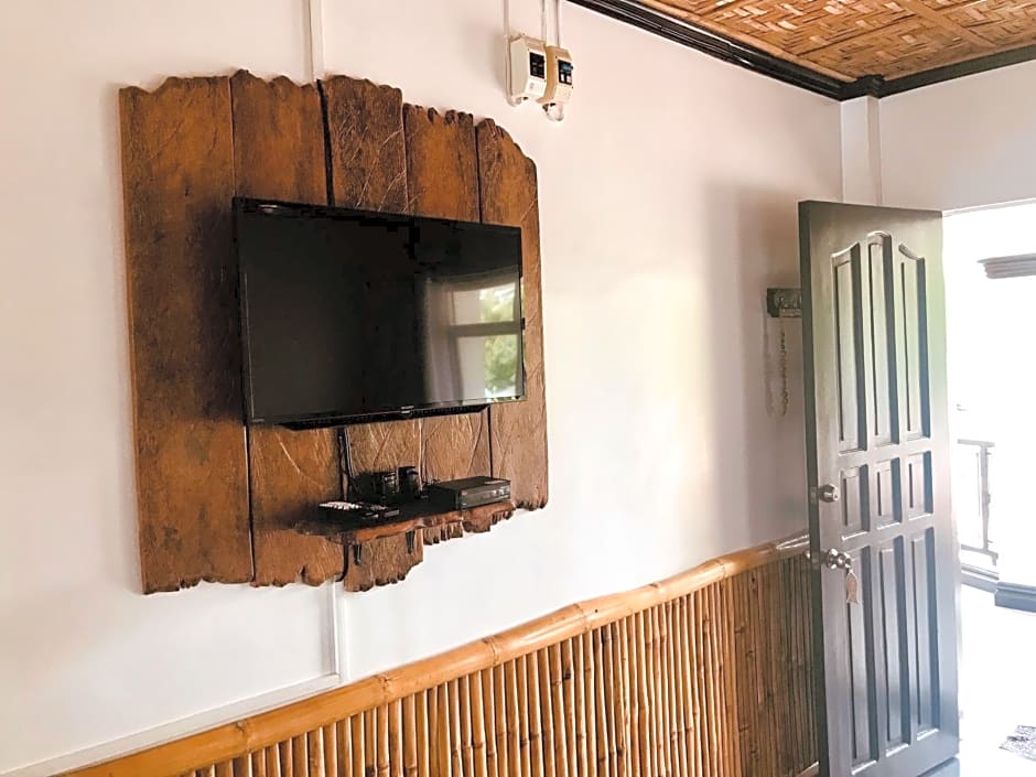 Everyday Sunday Hotel & Cafe