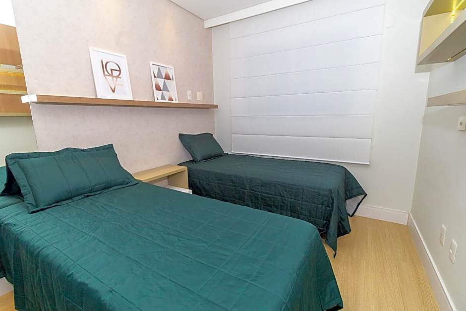 Boulevard 221D - Excelente apartamento em condomínio de luxo no centro de Bombinhas - Piscina - Jacuzzi - Academia - Portaria 24h - (Consultar serviços de roupa de cama e banho)