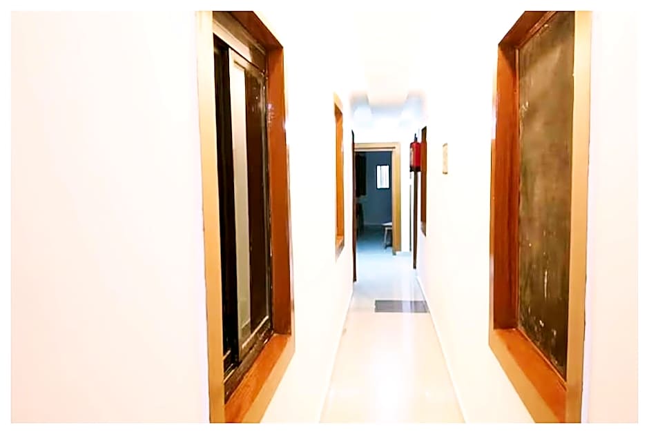 Goroomgo New Ashiyana Palace Near Railway Station Varanasi