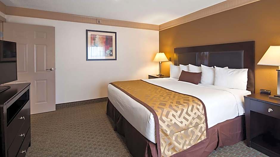 Photo 1 of 6 of 1 Bedroom 1 King Bed Suite