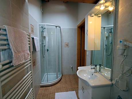 Two-Bedroom Apartment (4 Adults + 2 Children)