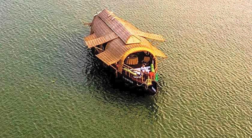 Spice Coast Cruises - Houseboat, A CGH Earth Experience