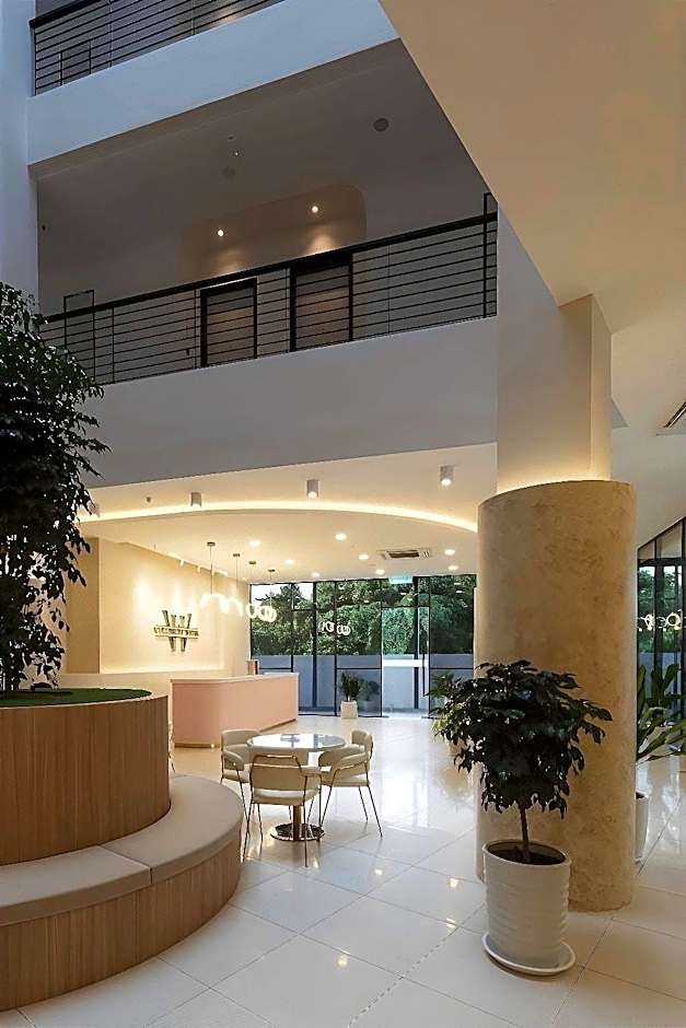 Wellesley Hotel