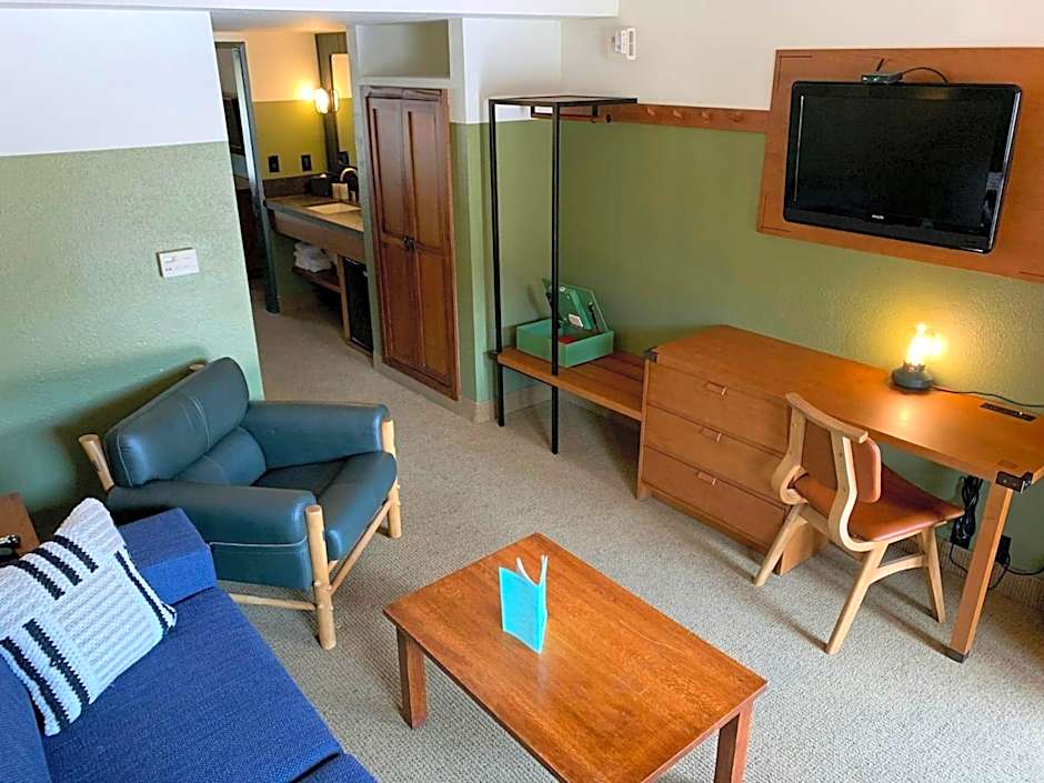 Station House Inn South Lake Tahoe, by Oliver