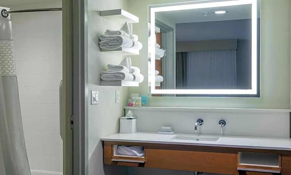 Hampton Inn & Suites Knoxville Papermill Drive