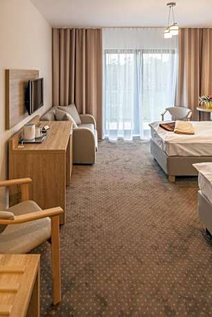 Family Room (2 Adults + 1 Child)