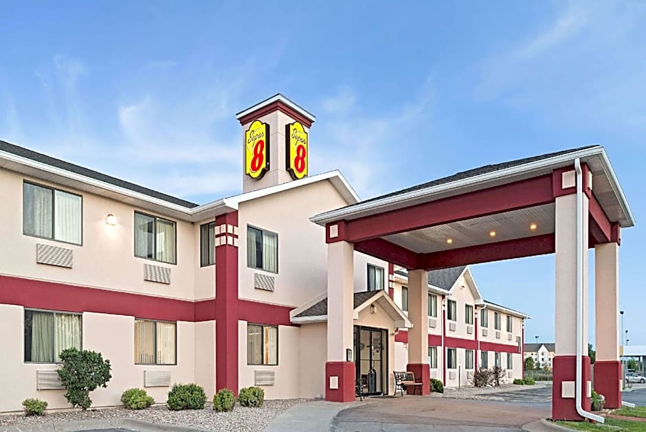 Super 8 by Wyndham Omaha Eppley Airport/Carter Lake