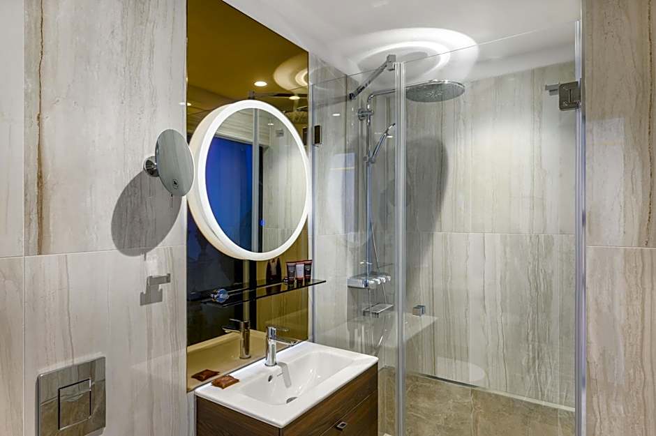 Emerald Hotel by Continental Group