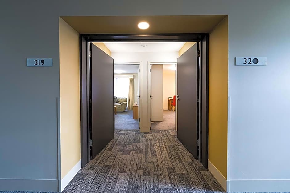 The Old Woolstore Apartment Hotel