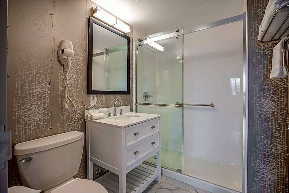 Monte Carlo Inns Oakville Suites