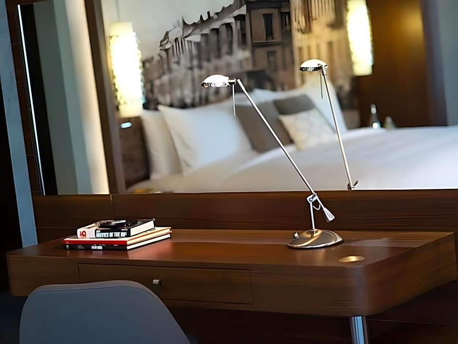 Renaissance by Marriott Izmir Hotel