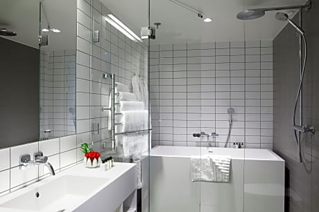 Upper House Superior Single Use (spa & premium breakfast)
