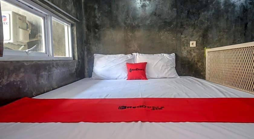 RedDoorz near Jumbo Mall Sragen