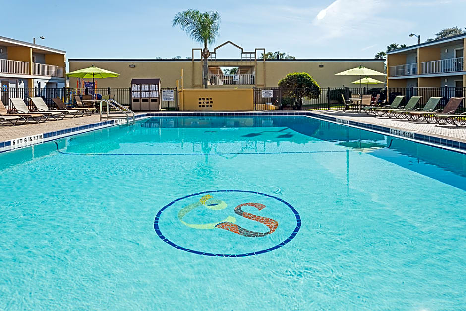 Celebration Suites At Old Town