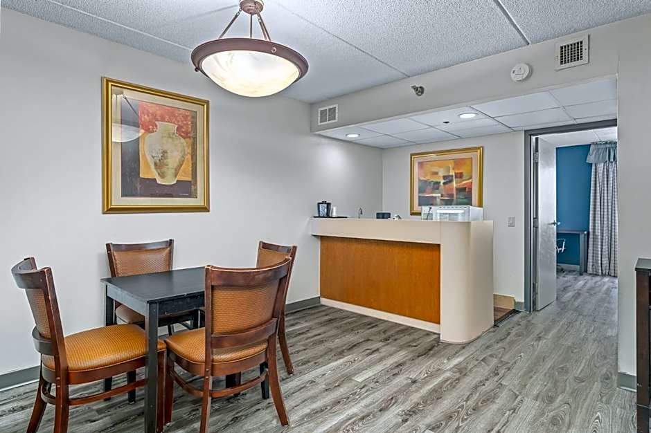 Quality Inn & Suites Mall Of America - Msp Airport