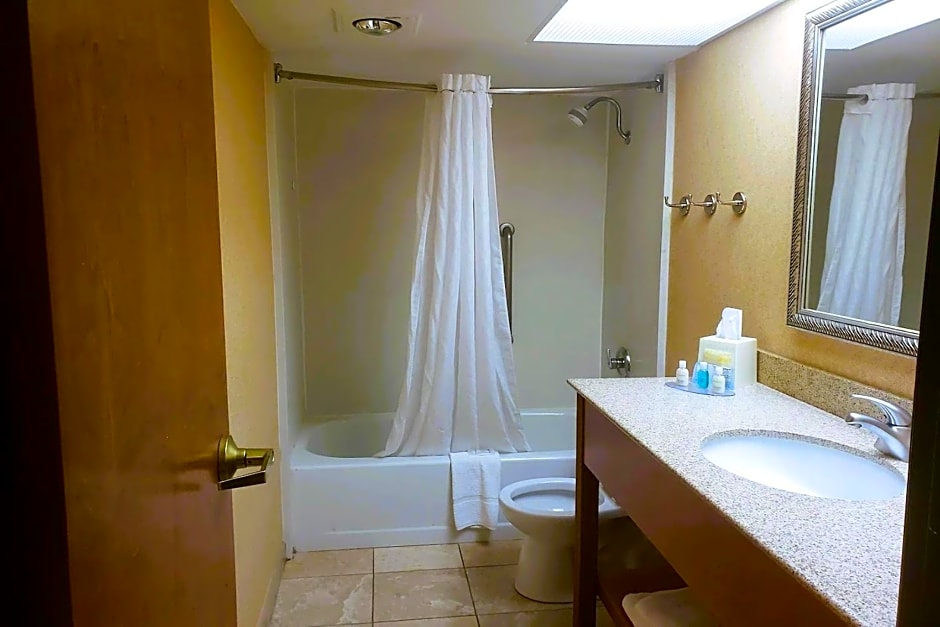 Tulsa Square Hotel Central, I-44 By OYO