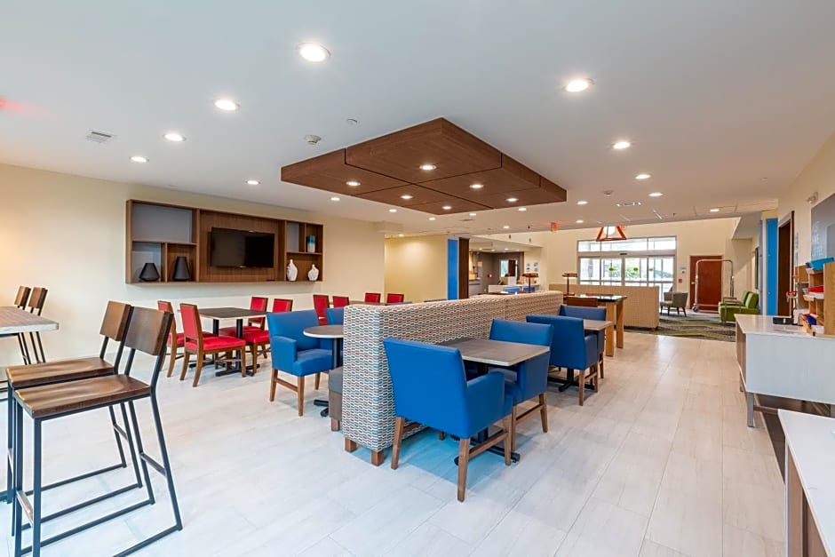 Holiday Inn Express & Suites Arlington North – Stadium Area by IHG