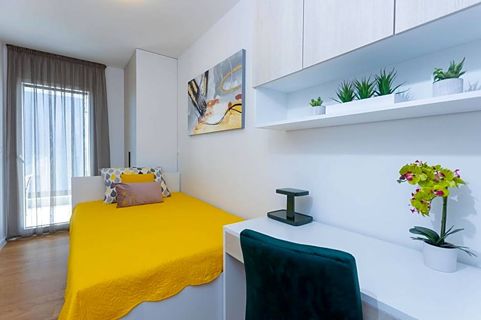 Apartment - free parking in garage , mountain and seaview , quiet neighbourhood