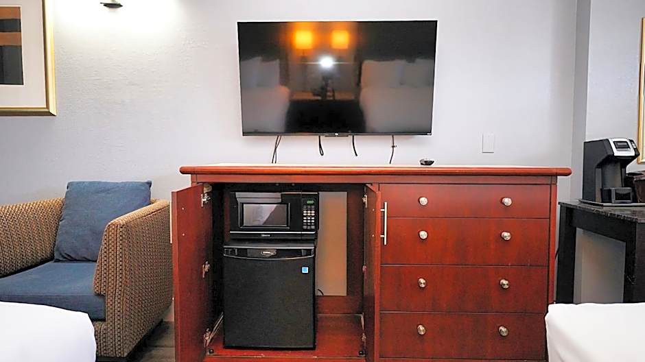 SeaSide Inn & Suites