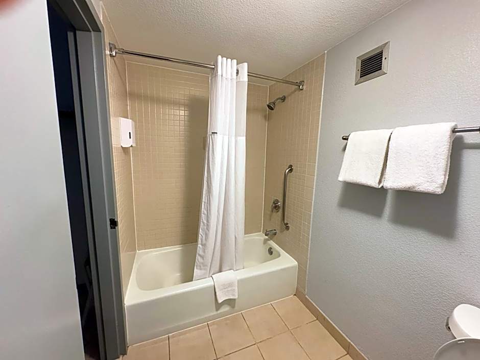 Super 8 by Wyndham Dallas Love Field Airport
