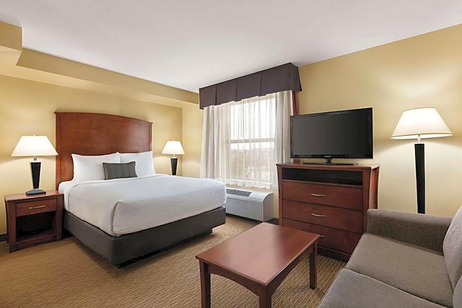 Days Inn & Suites by Wyndham Sherwood Park Edmonton