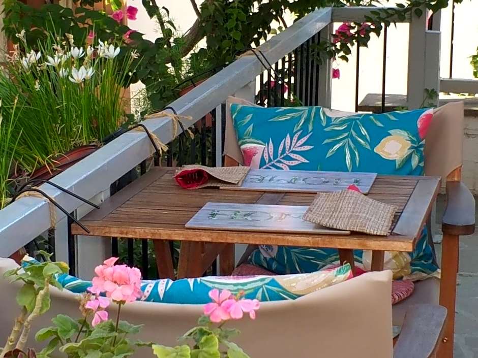 Stratos ArtDeco House