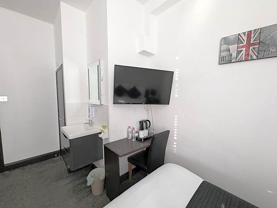 OYO Firs Lodge London Heathrow