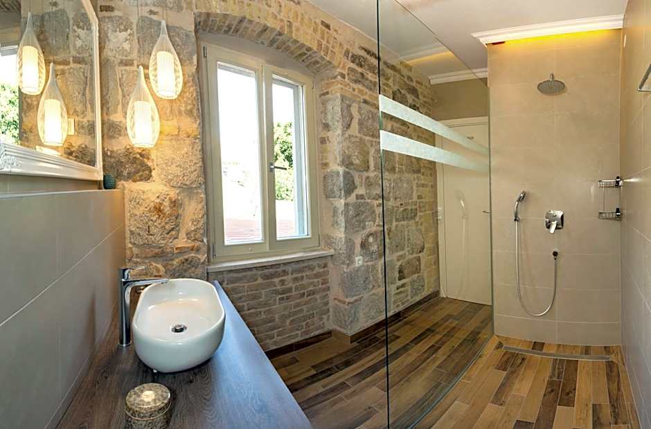 Aspalathos Residence