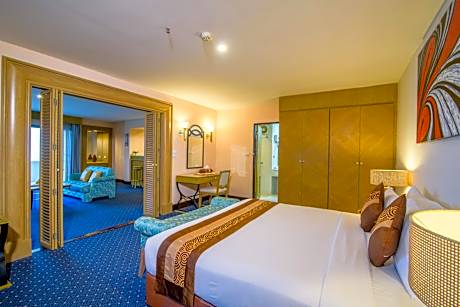 One-Bedroom Suite with Sea View