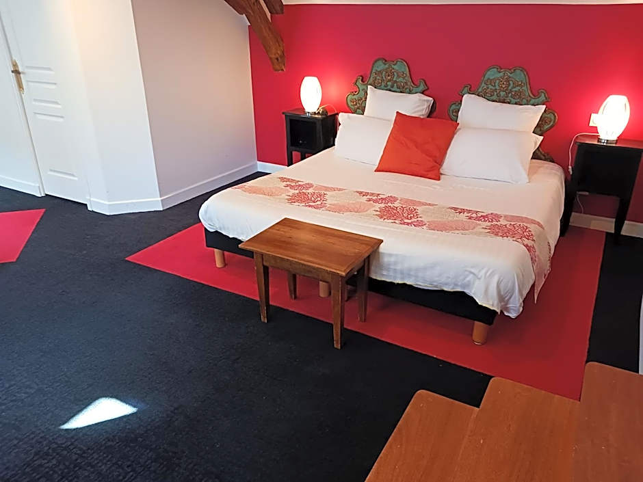 HOTEL LA COGNETTE A 25 Kilomètres de Châteauroux et 30 Kilomètres de Bourges