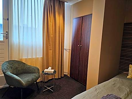 Twin Room with City View and Balcony at The City Side