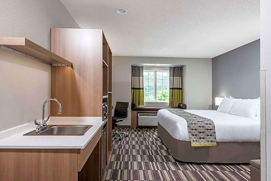 Microtel Inn & Suites by Wyndham New Martinsville