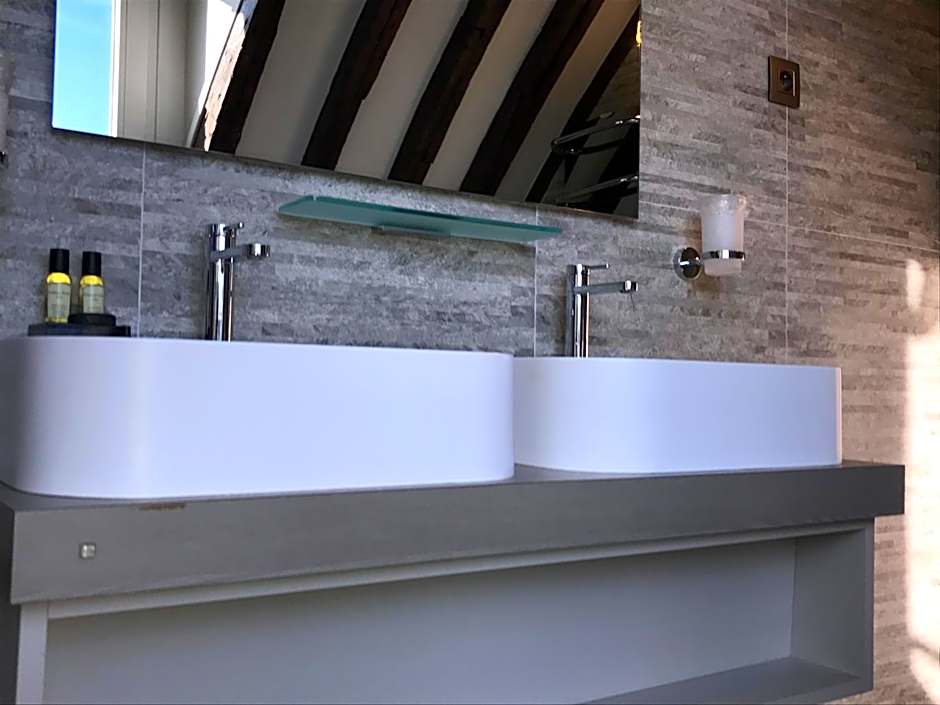 Hotel Jacques De Molay