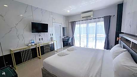 Premier King Room with Pool View