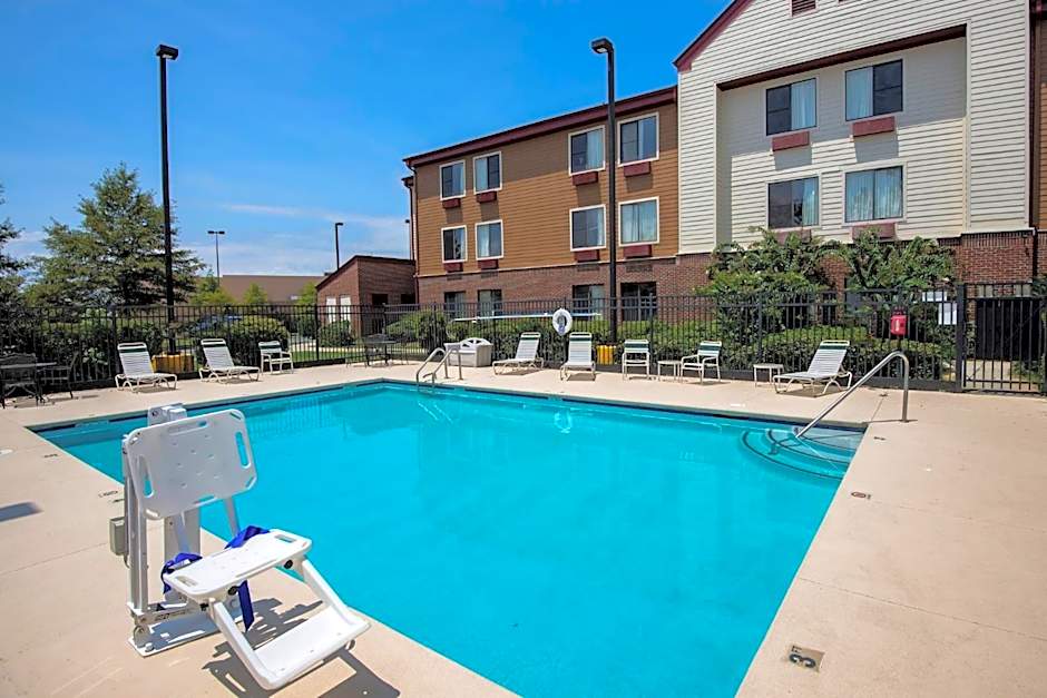 Red Roof Inn & Suites Savannah Airport