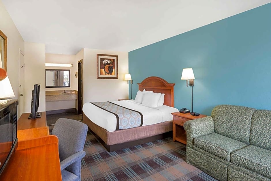 Super 8 by Wyndham Nashville Downtown