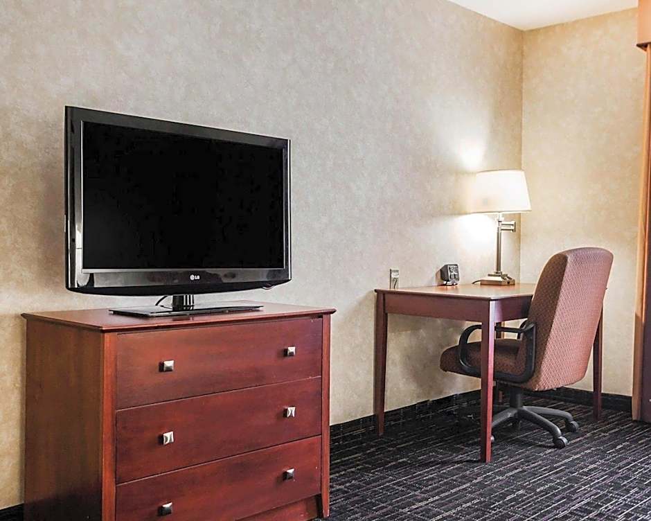 Comfort Suites Independence - Kansas City