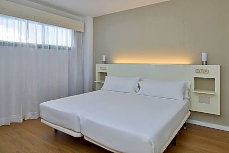 Apartment with Side Sea View